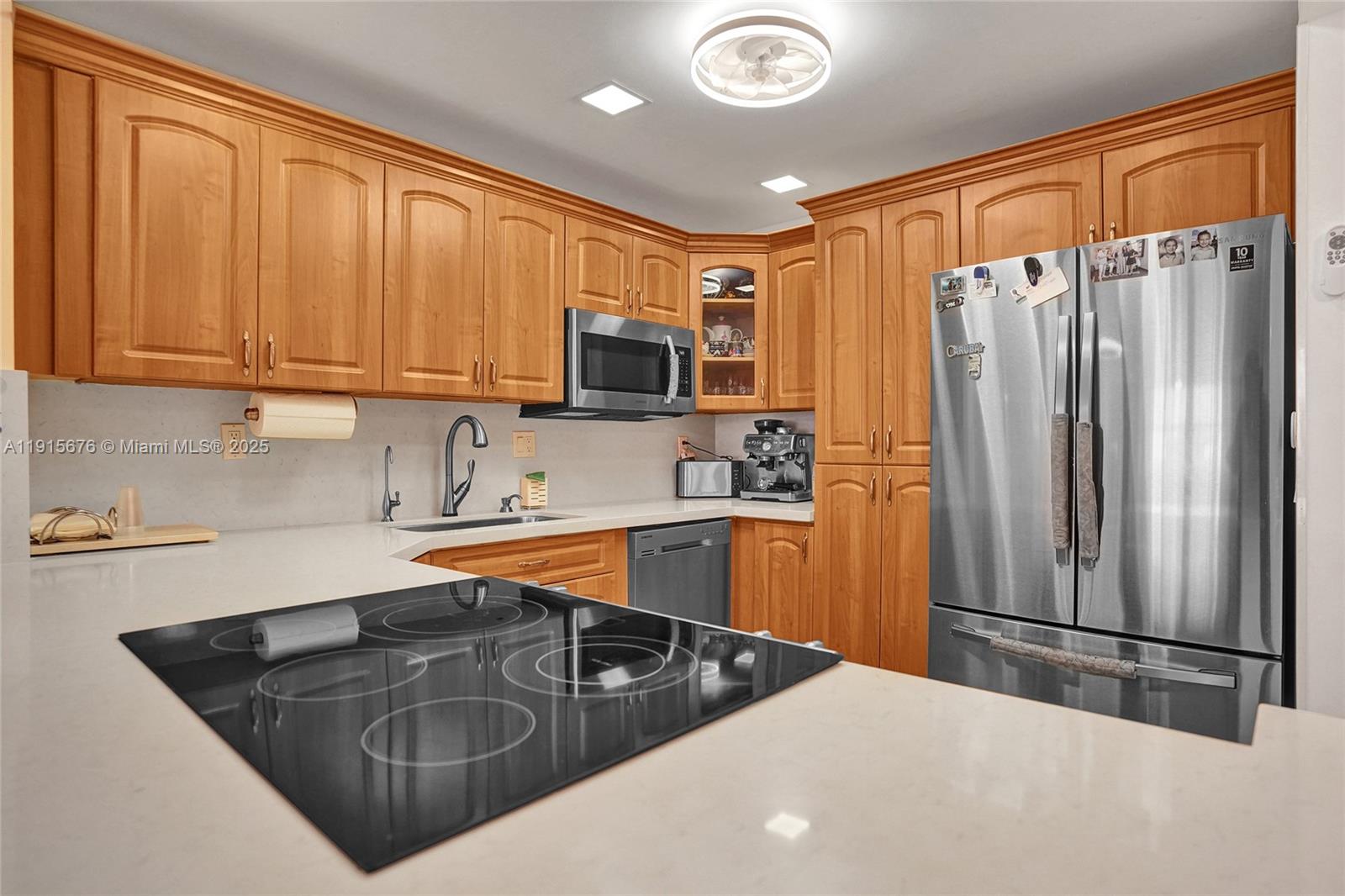 PLAZA TOWERS SOUTH CONDO - Residential