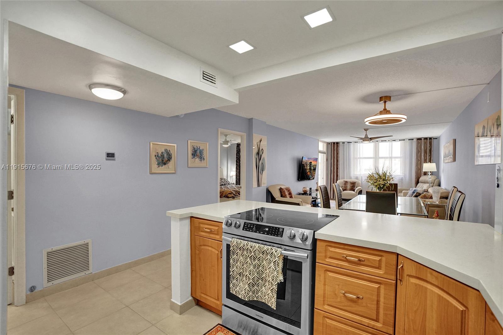 PLAZA TOWERS SOUTH CONDO - Residential