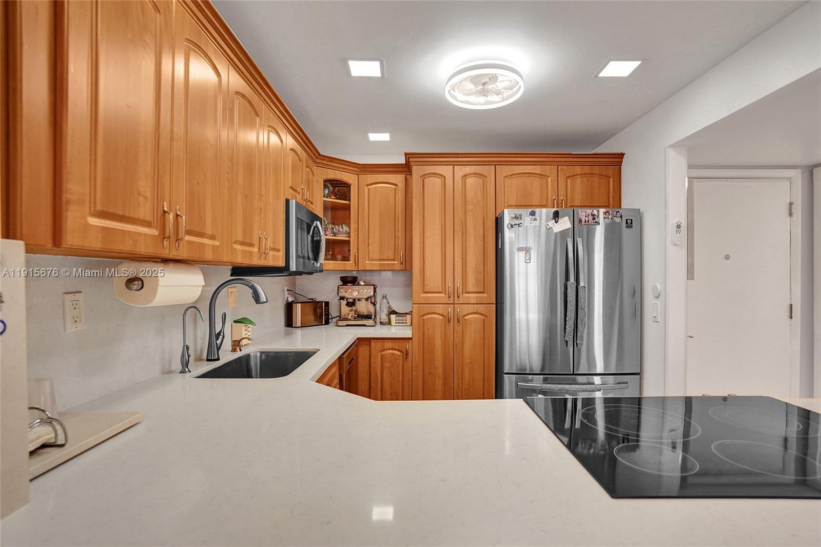 PLAZA TOWERS SOUTH CONDO - Residential