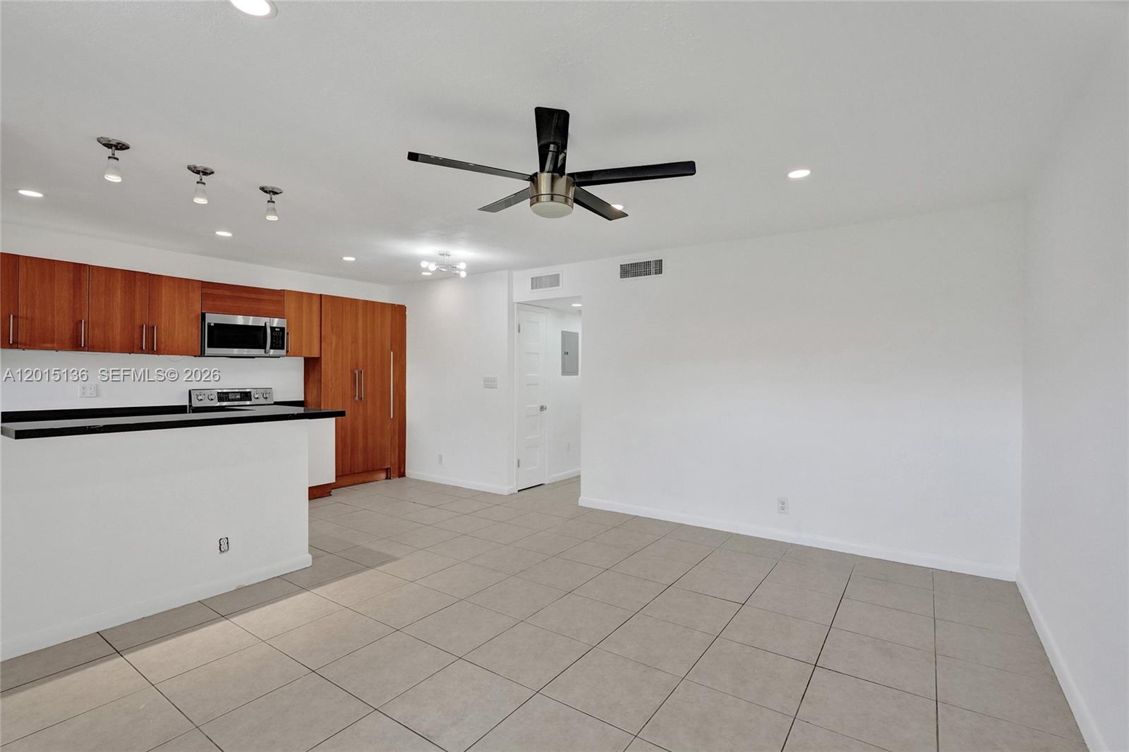 WINDSOR COURT CONDOMINIUM - Residential