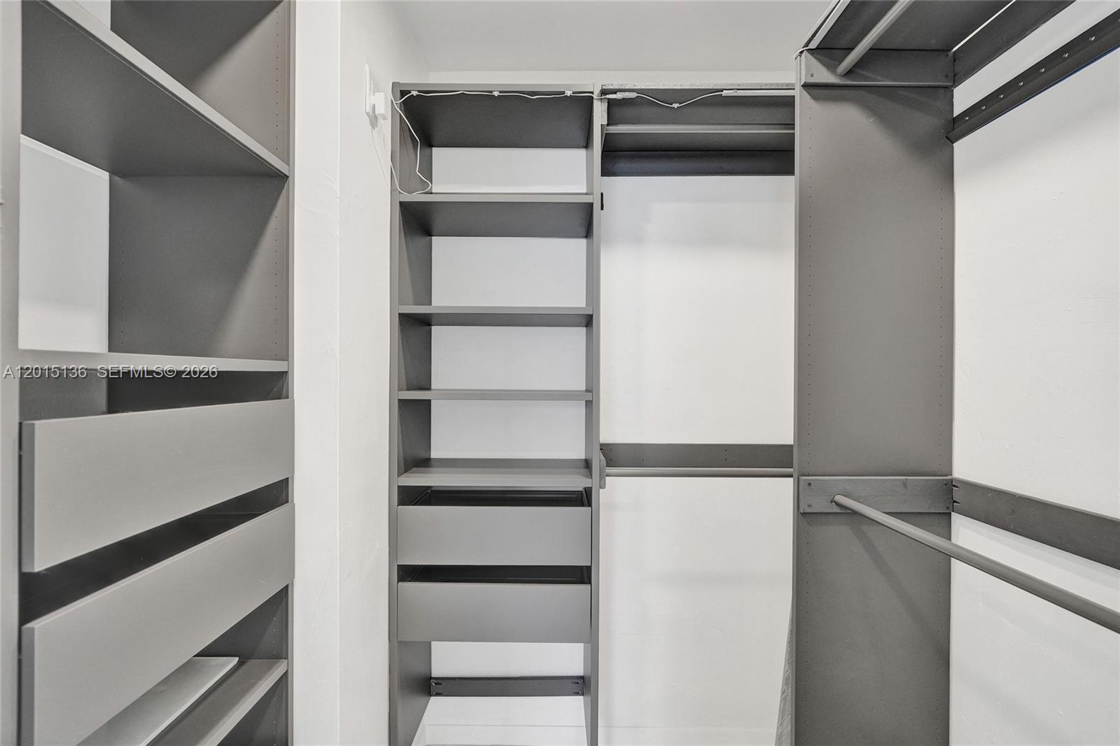WINDSOR COURT CONDOMINIUM - Residential
