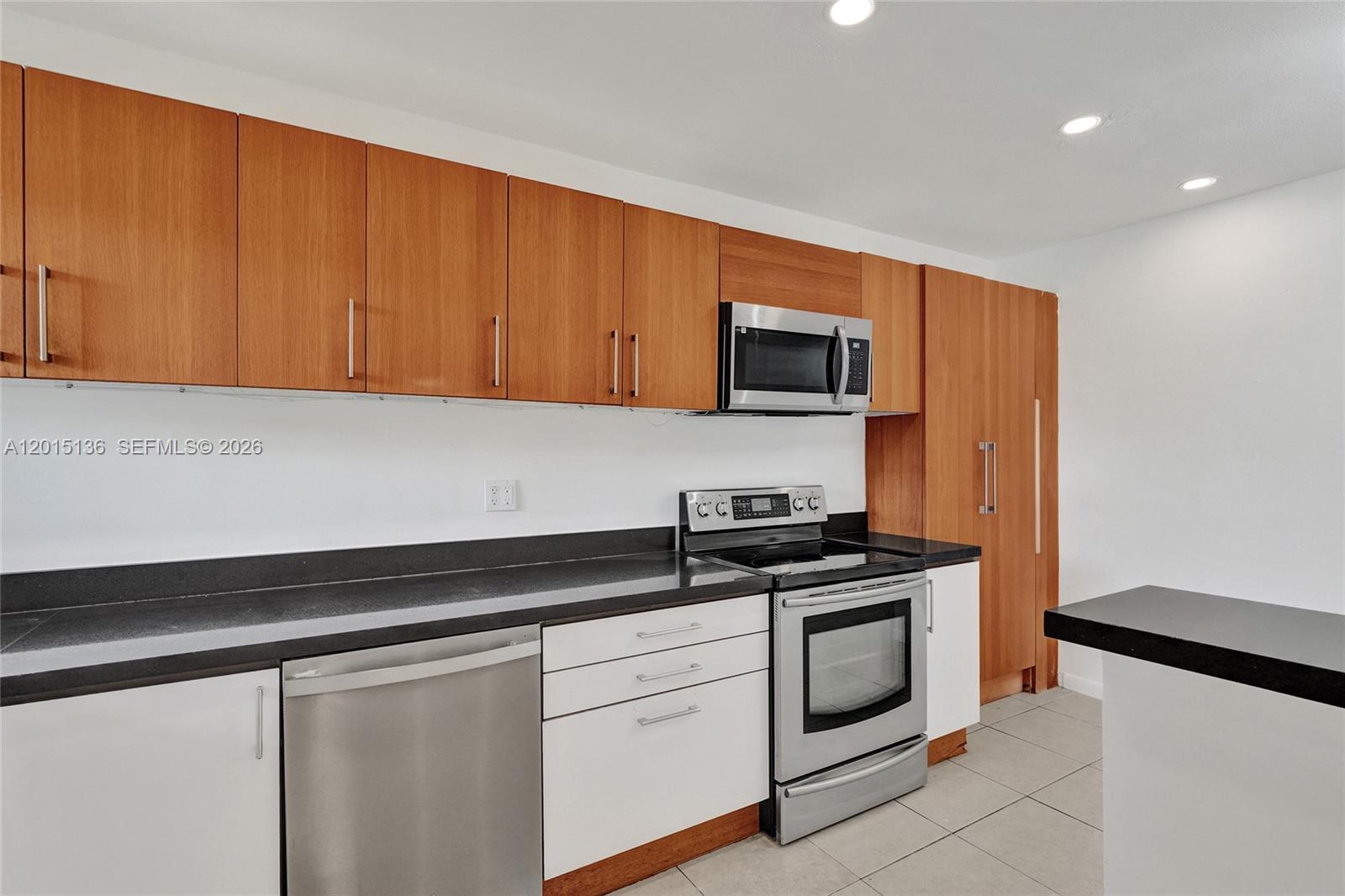 WINDSOR COURT CONDOMINIUM - Residential
