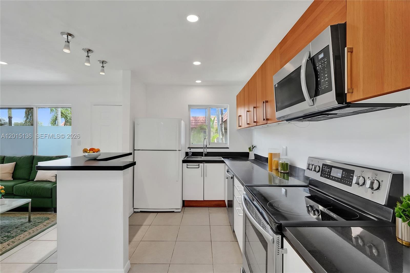 WINDSOR COURT CONDOMINIUM - Residential