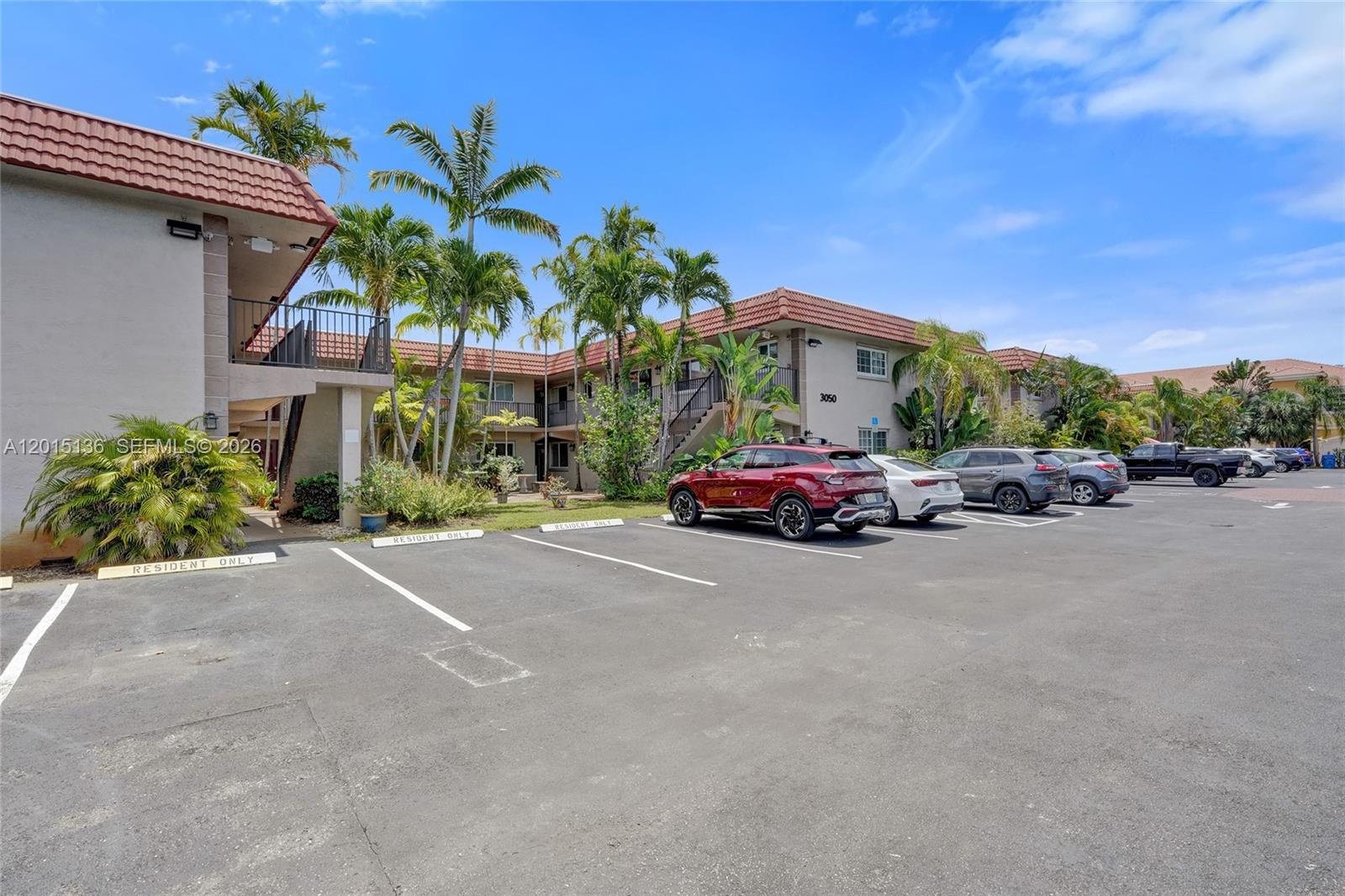 WINDSOR COURT CONDOMINIUM - Residential