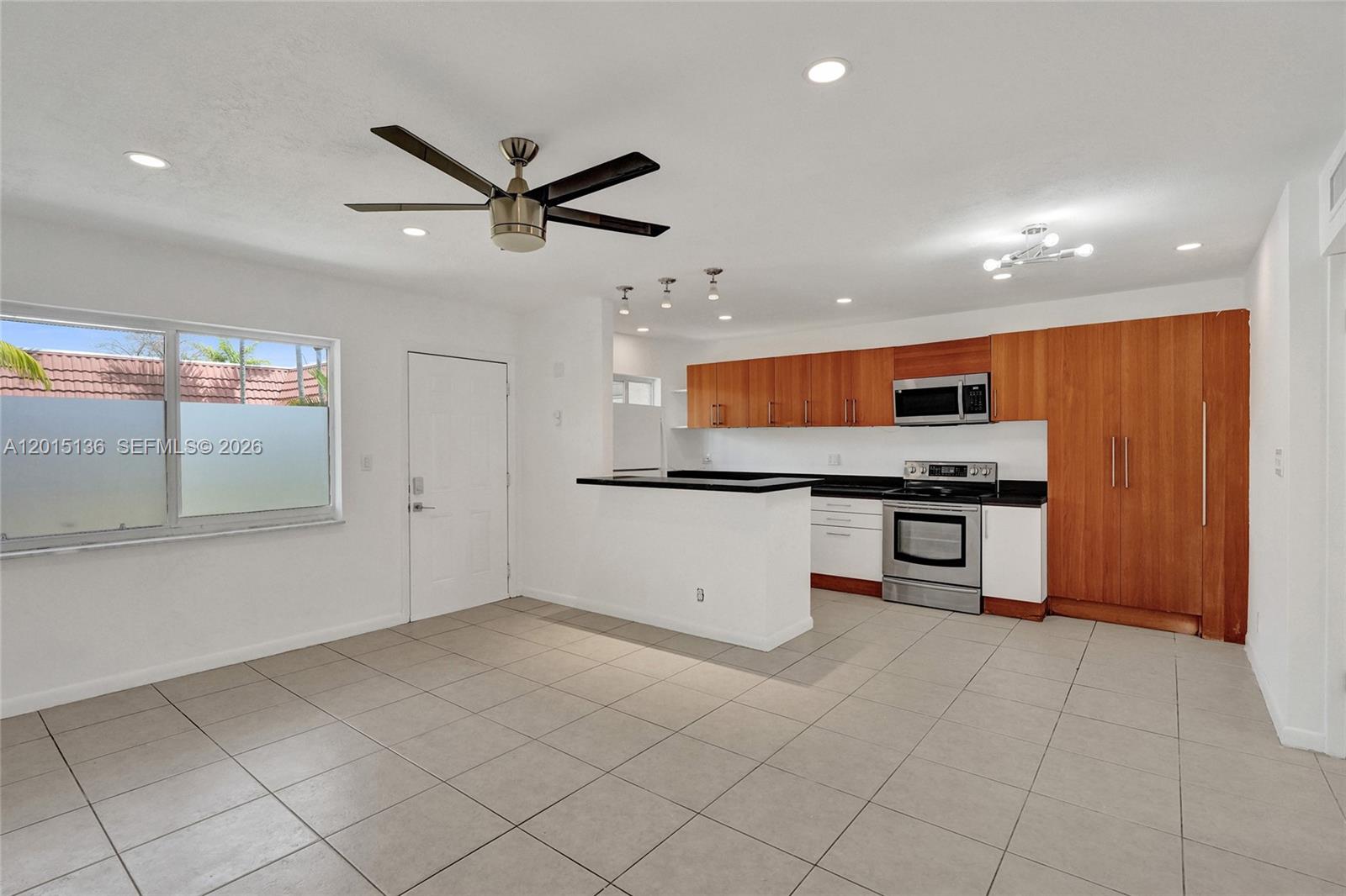 WINDSOR COURT CONDOMINIUM - Residential