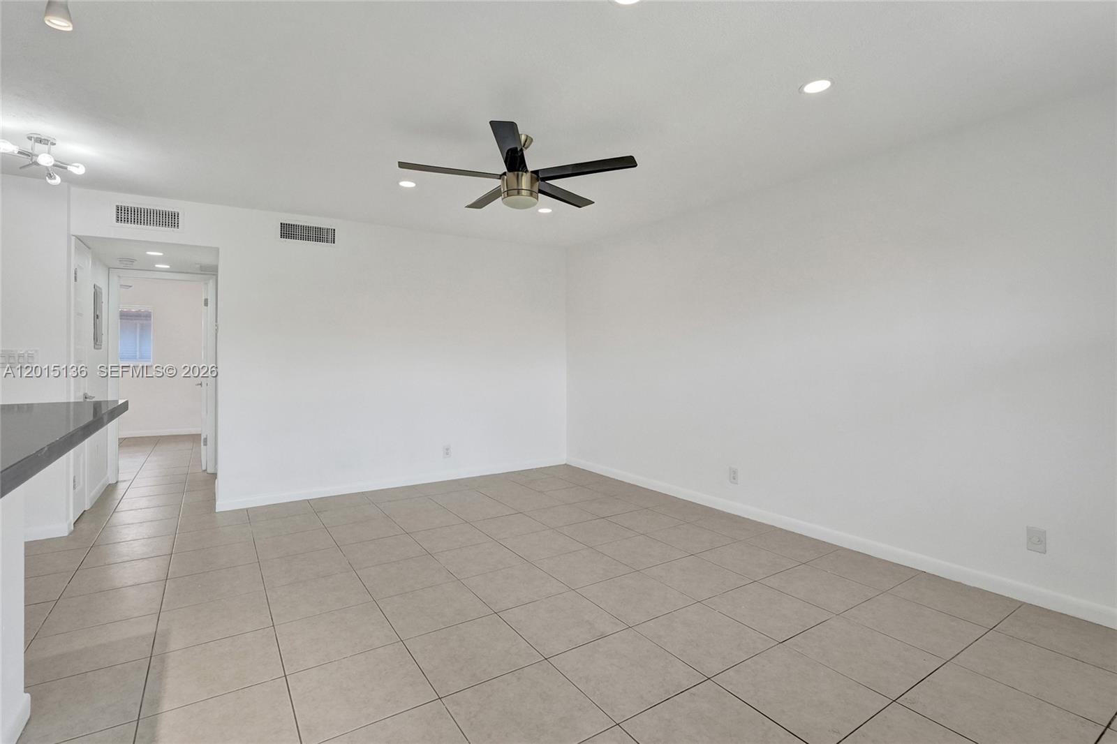 3050 NE 5th Ter 13
