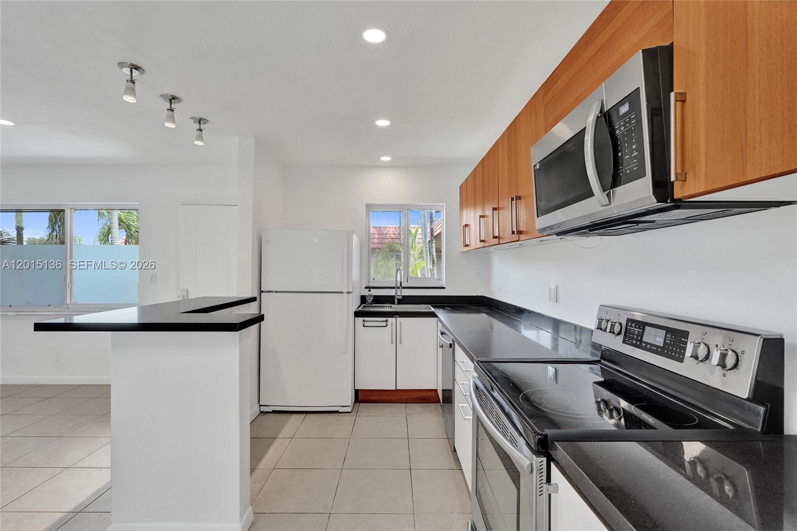 WINDSOR COURT CONDOMINIUM - Residential