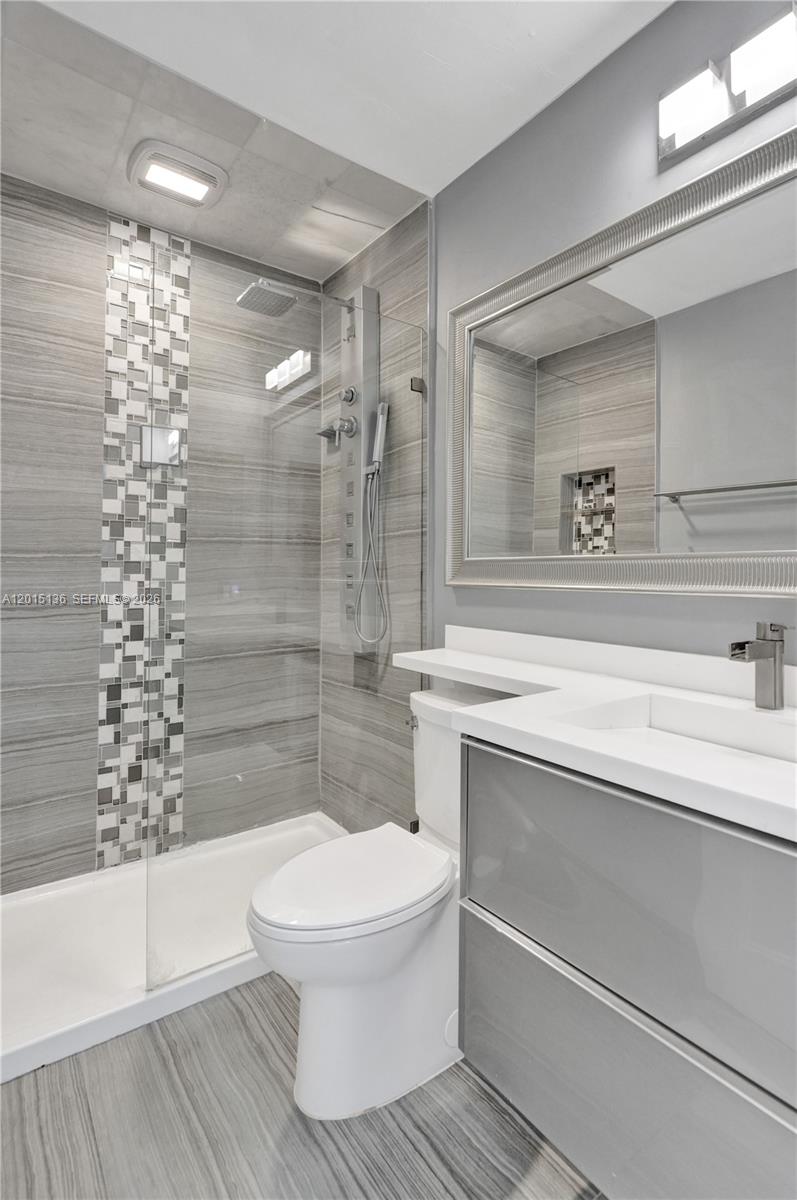 WINDSOR COURT CONDOMINIUM - Residential