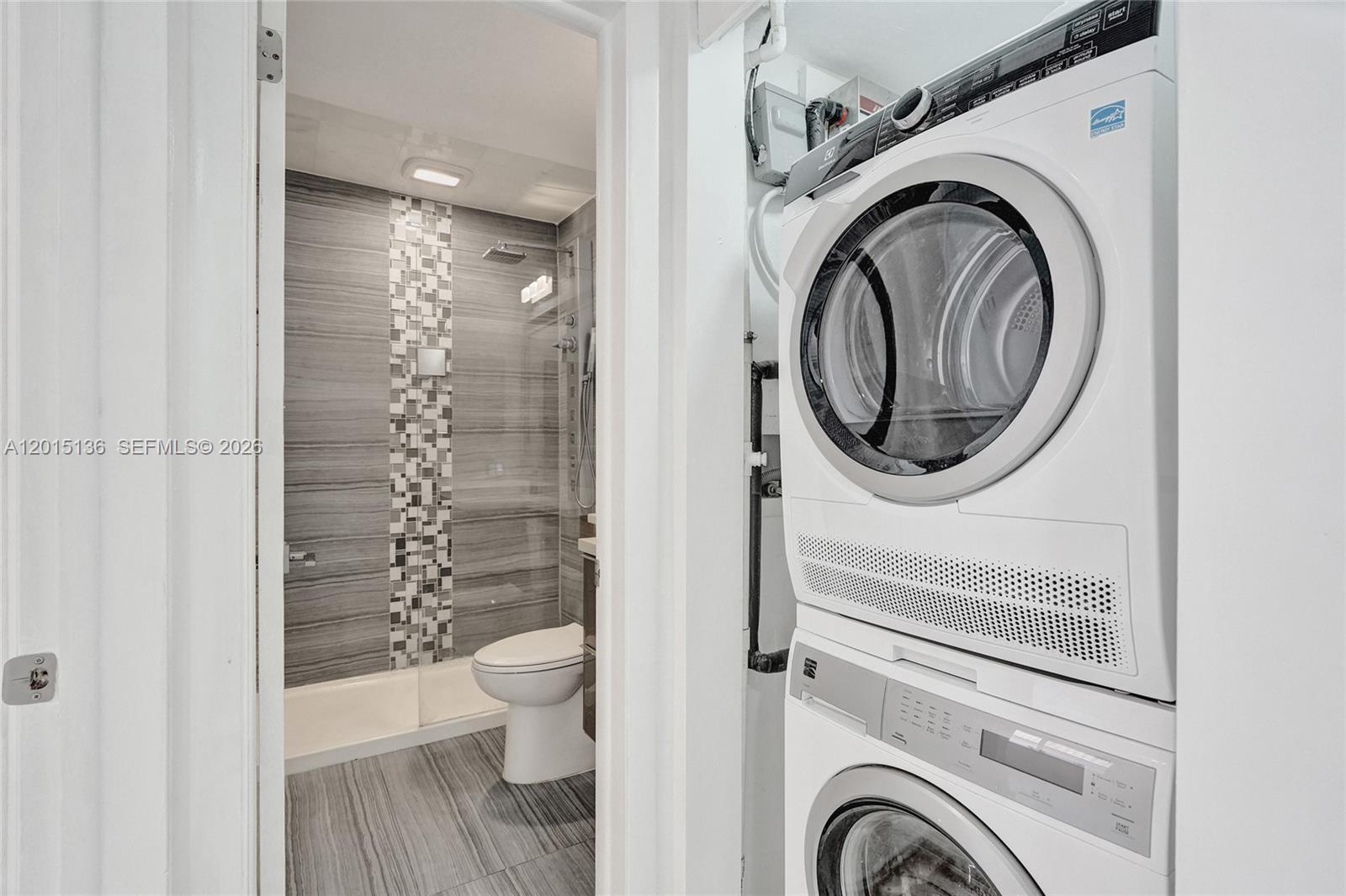 WINDSOR COURT CONDOMINIUM - Residential