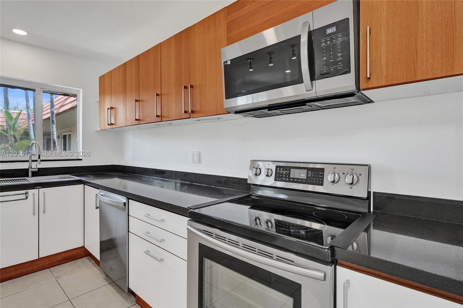 WINDSOR COURT CONDOMINIUM - Residential