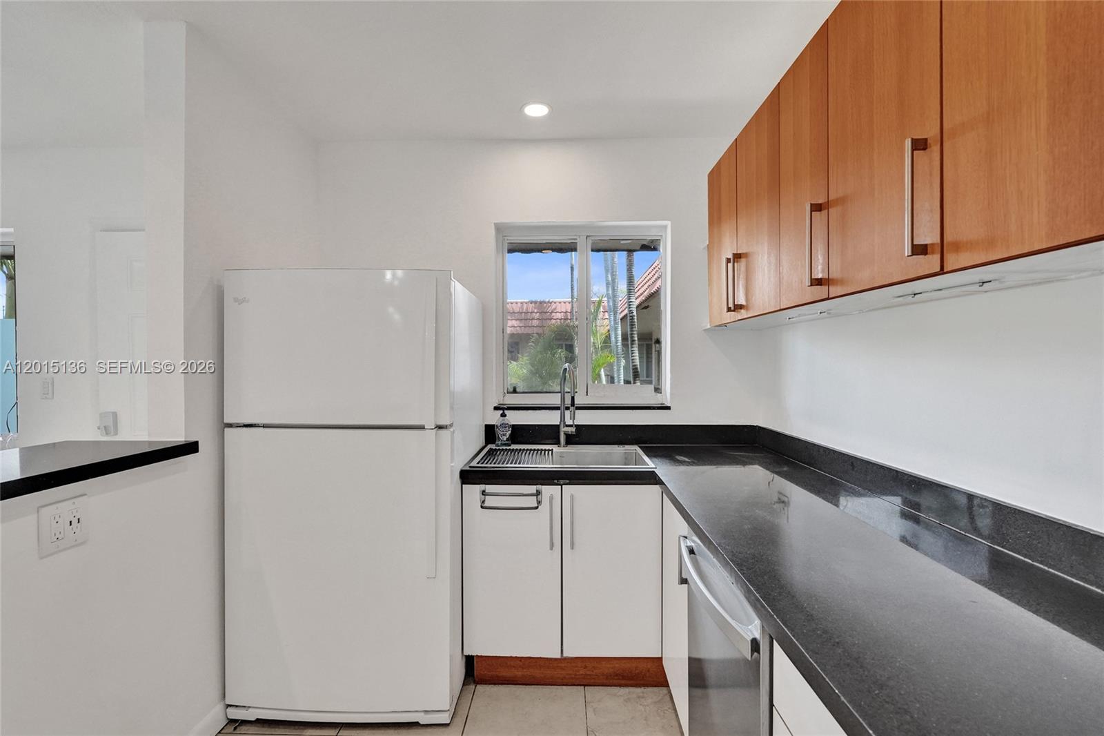 WINDSOR COURT CONDOMINIUM - Residential