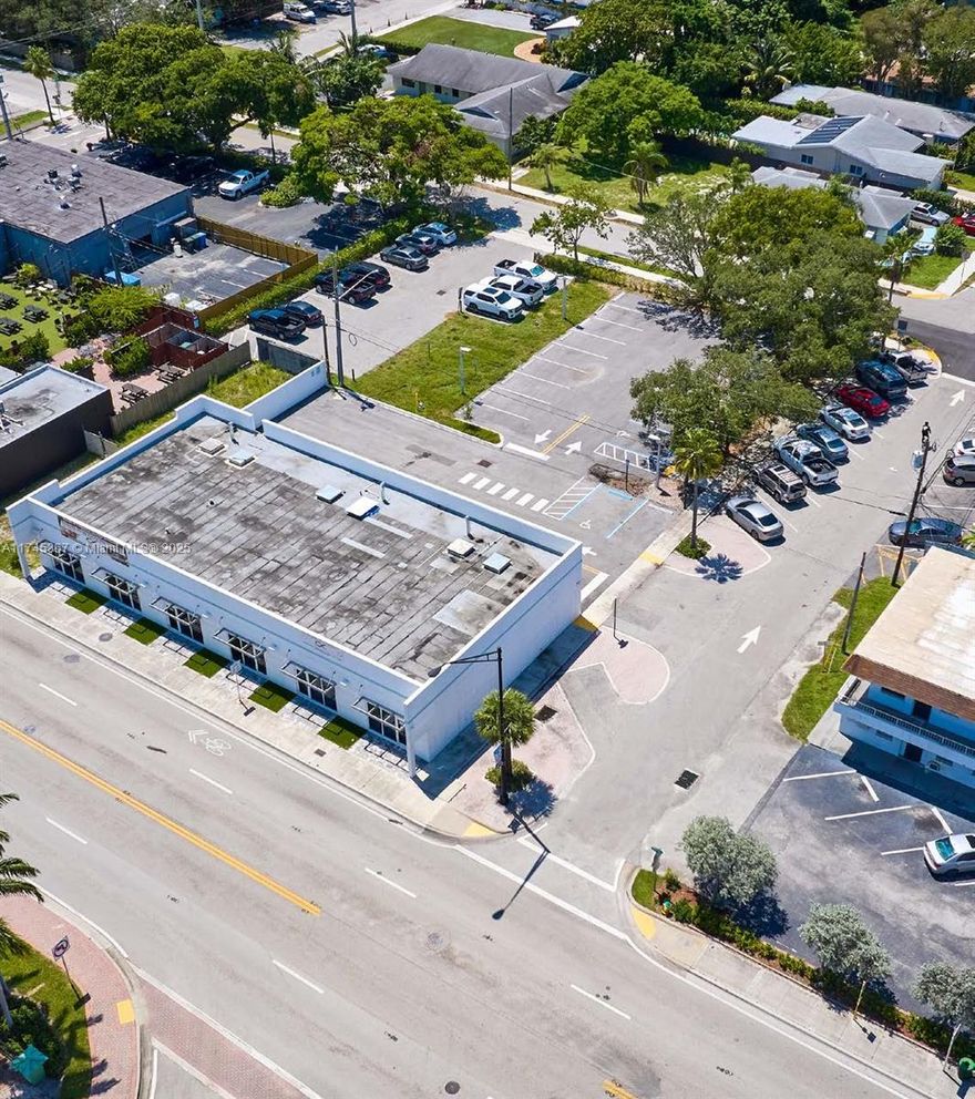 We are pleased to present Fourteen (14) Four Hundred (400) Square Foot Dedicated Ghost Kitchen spaces For Lease in Oakland Park, Florida. The individual spaces include Dedicated kitchen line stations + Dedicated Dry Storage Locker + the additional open floorplan benefits for shared Walk-in Cooler/Freezer space, sinks, cold
stations, and table tops. Outdoor space will offer the opportunity for each kitchen tenant to produce additional revenue from dine-in guests ordering from the counter in the “Food Yard". All kitchen tenants will be able to use Toast POS System screens for automated ticket printing direct to their Kitchen Station - UberEats and all food delivery apps will be offered. The property will feature a drive thru lane for food delivery driver pickups.