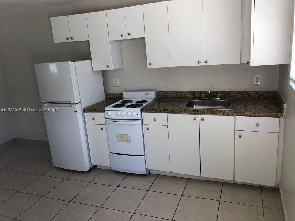 Great location in Hollywood! 1 bed/ 1 bath apartment in Hollywood! Flat rate monthly water fee: $55.00. Flat rate monthly electricity fee: $75.00. Trash and gas, included in the rent. On site coin laundry. Close proximity to Downtown. Pet Friendly w/$35 added to rent. Monthly gross household income requirements are 3x the base rent, no evictions, no violent criminal history, 1st, last, security to move in.