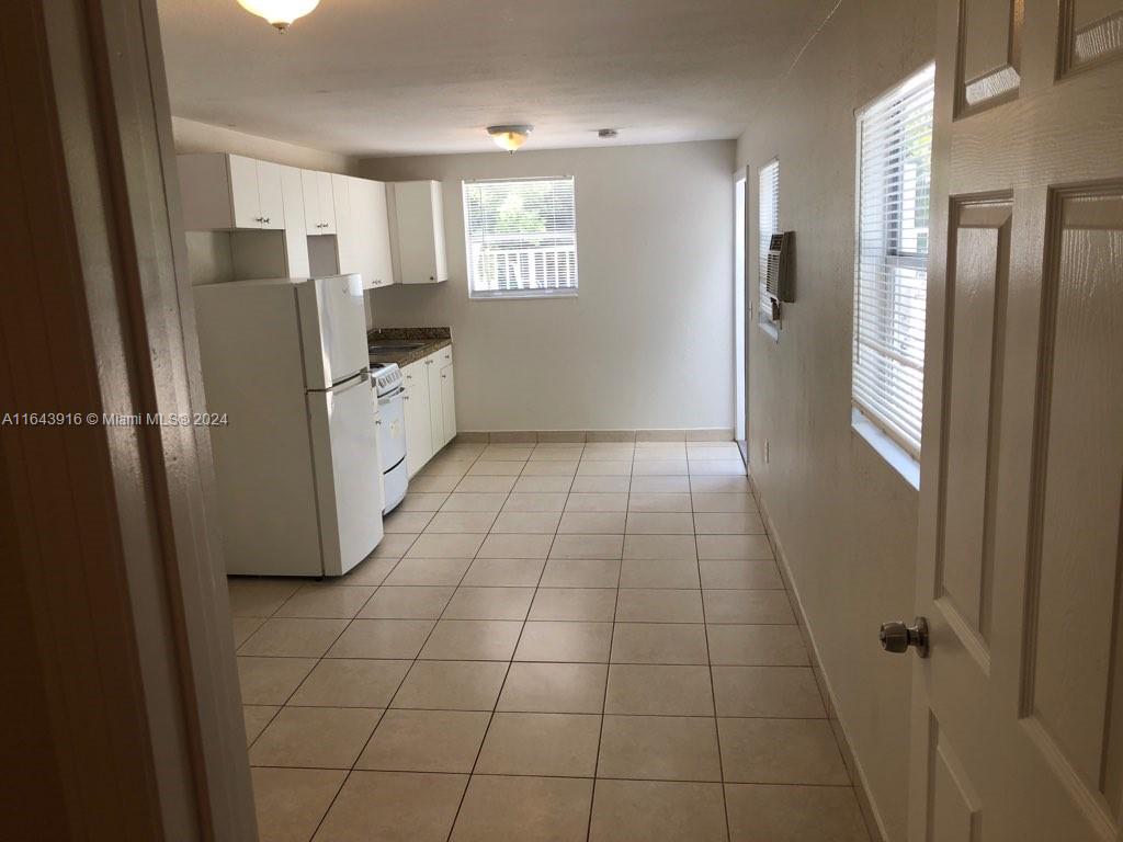 HOLLYWOOD LITTLE RANCHES - Residential Lease