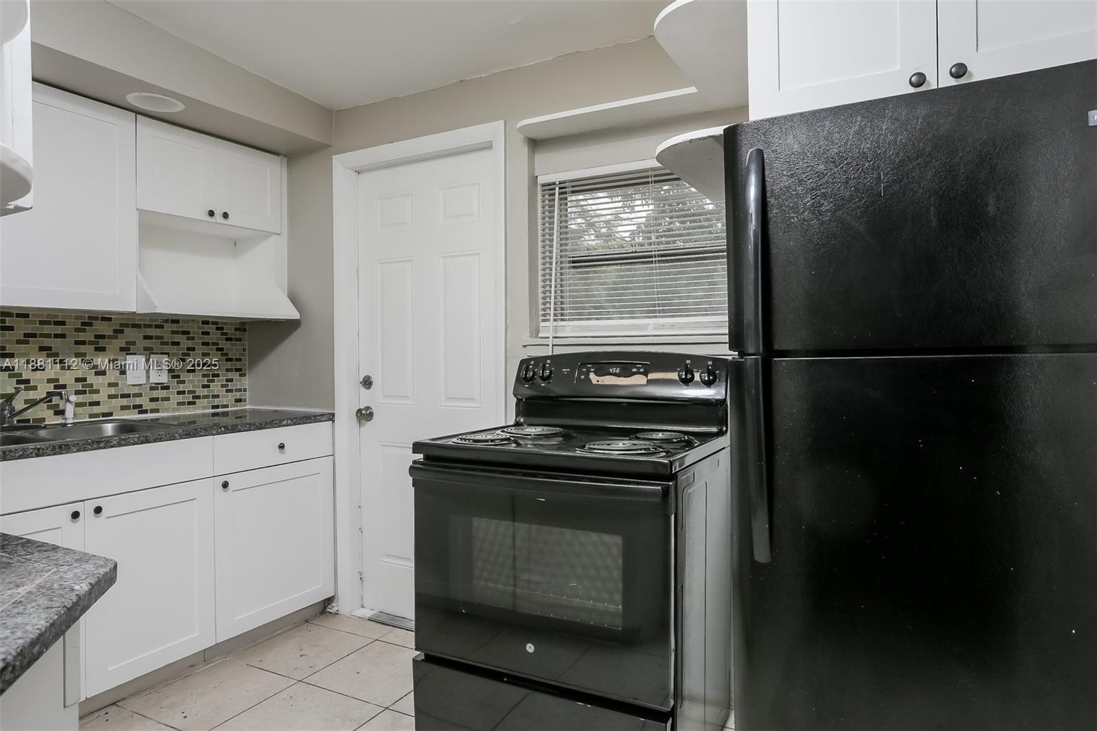 LAUDERDALE MANOR - Residential Lease