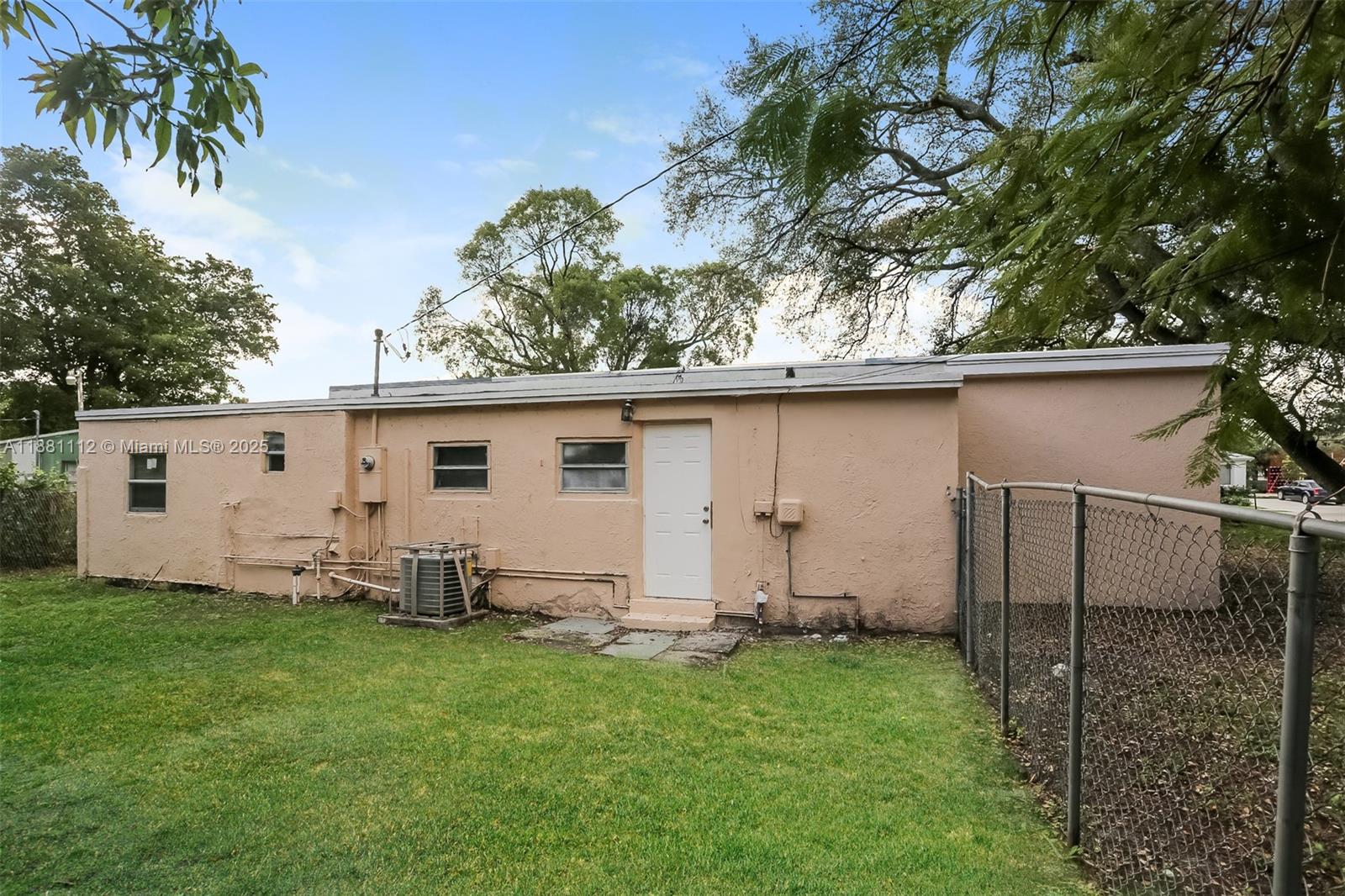 LAUDERDALE MANOR - Residential Lease