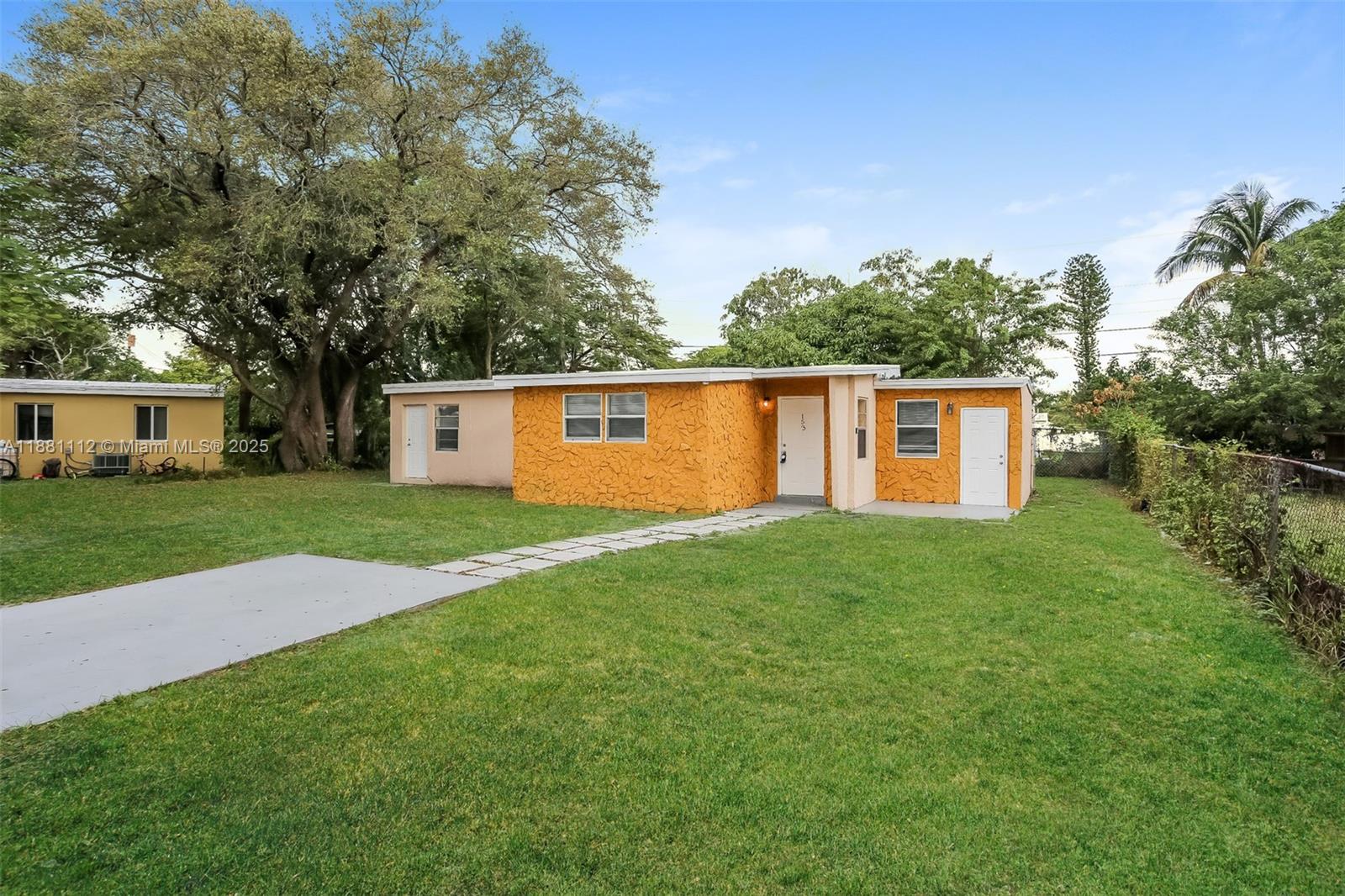 LAUDERDALE MANOR - Residential Lease