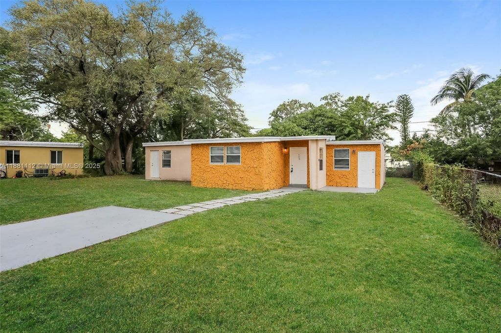 Photo of 1531 NW 11th Ct, Fort Lauderdale, FL 33311 (MLS # A11881112)