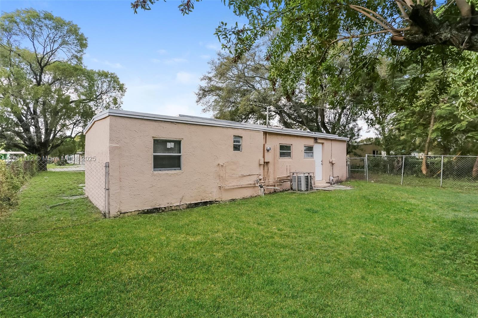 LAUDERDALE MANOR - Residential Lease