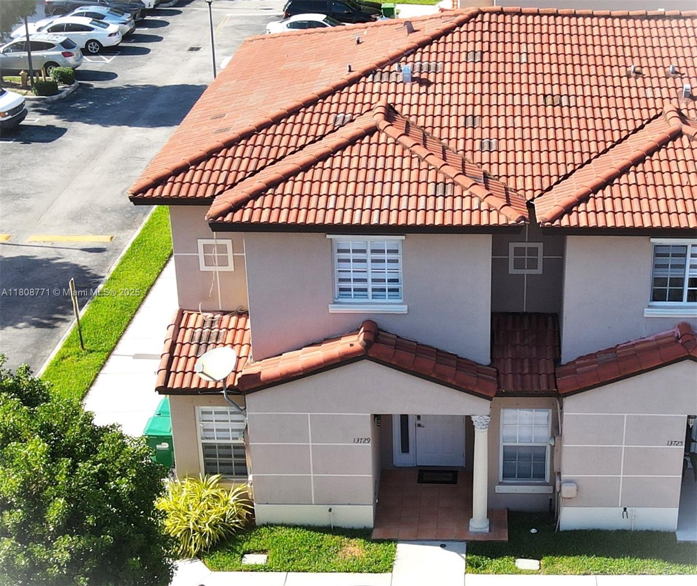 13729 Sw 171st Ln, Miami, Broward County, Florida - 3 Bedrooms  
2 Bathrooms - 