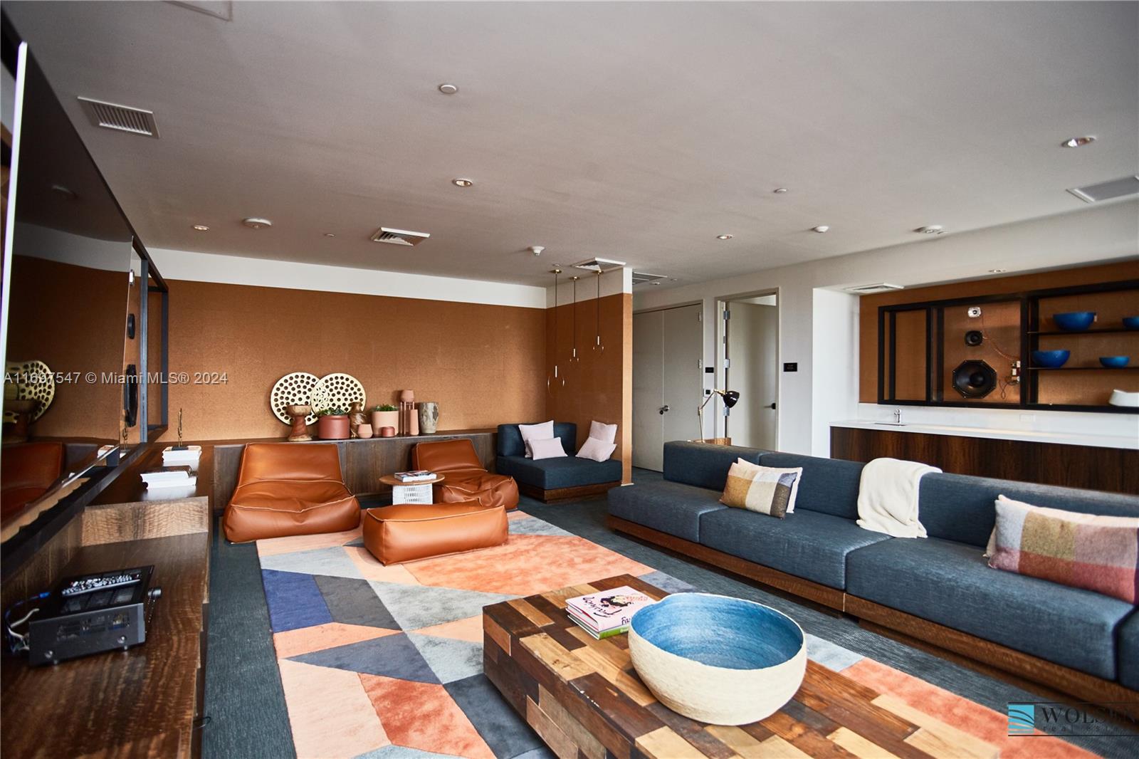 3401 MIDTOWN CONDO - Residential