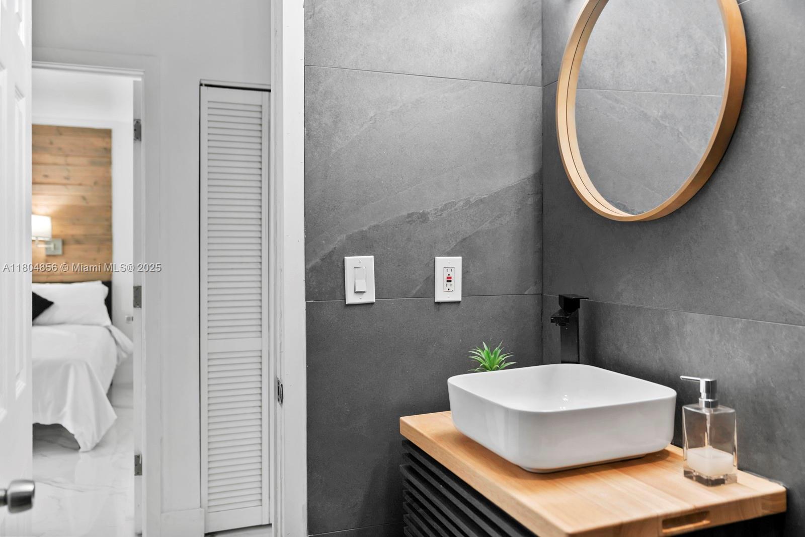 SUNSET ISLES SEC 4 - Residential Lease