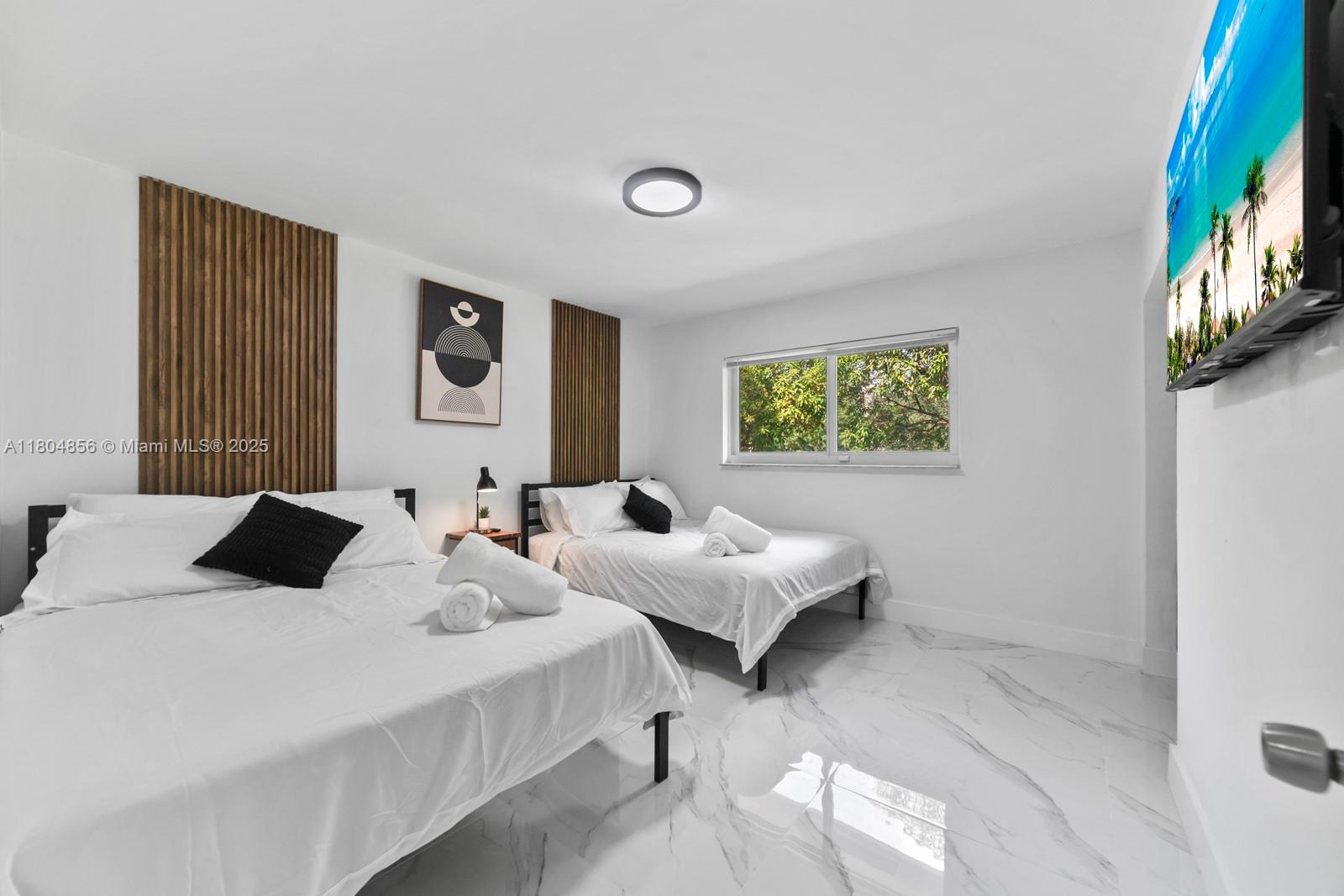 SUNSET ISLES SEC 4 - Residential Lease