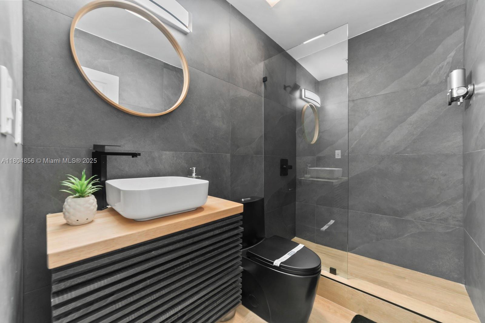 SUNSET ISLES SEC 4 - Residential Lease