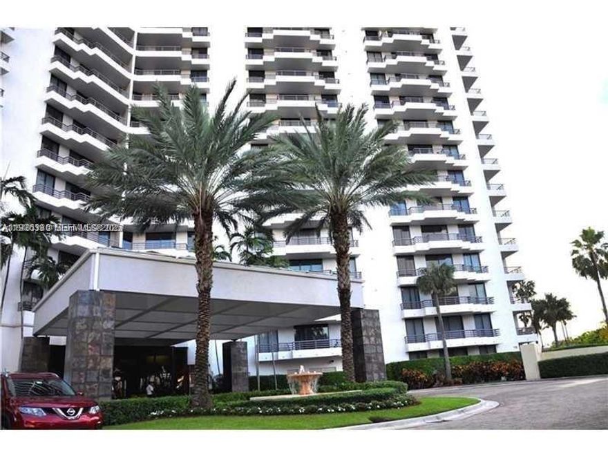 BEAUTIFUL CORNER UNIT IN AVENTURA, 2/2 PLUS DEN. WALKING DISTANCE TO AVENTURA MALL AND A FEW MINUTES TO THE BEACH. THIS UPDATED UNIT HAS THREE BALCONIES WITH PARK AND SUNSET VIEWS, BEAUTIFUL TILED FLOORS, GREAT KITCHEN , STAINLESS STEEL APPLIANCES, A LOT OF CLOSETS, WASHER AND DRYER INSIDE UNIT, RENT INCLUDES: CABLE, INTERNET, WATER,GARBAGE, . AMENITIES INCLUDE 24HR VALLET, CONCIERGE, TENNIS, POOL, EXERCISE ROOM AND MORE.TENANT OCCUPIED UNTIL 08/31/2026. TENANT PAYS $2600.00 PER MONTH. Agents: Please, read Broker remarks