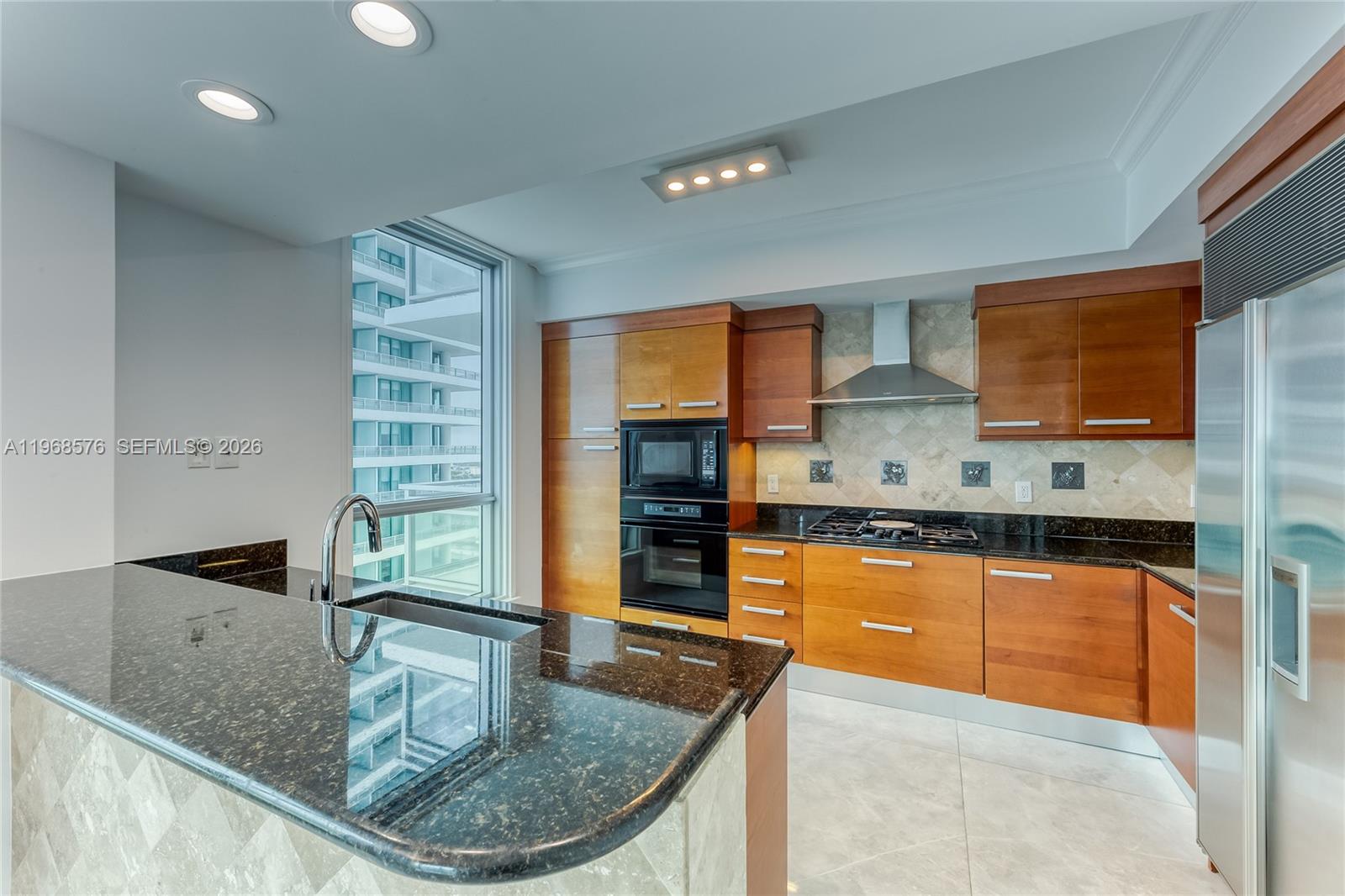 DIPLOMAT OCEANFRONT RESID - Residential