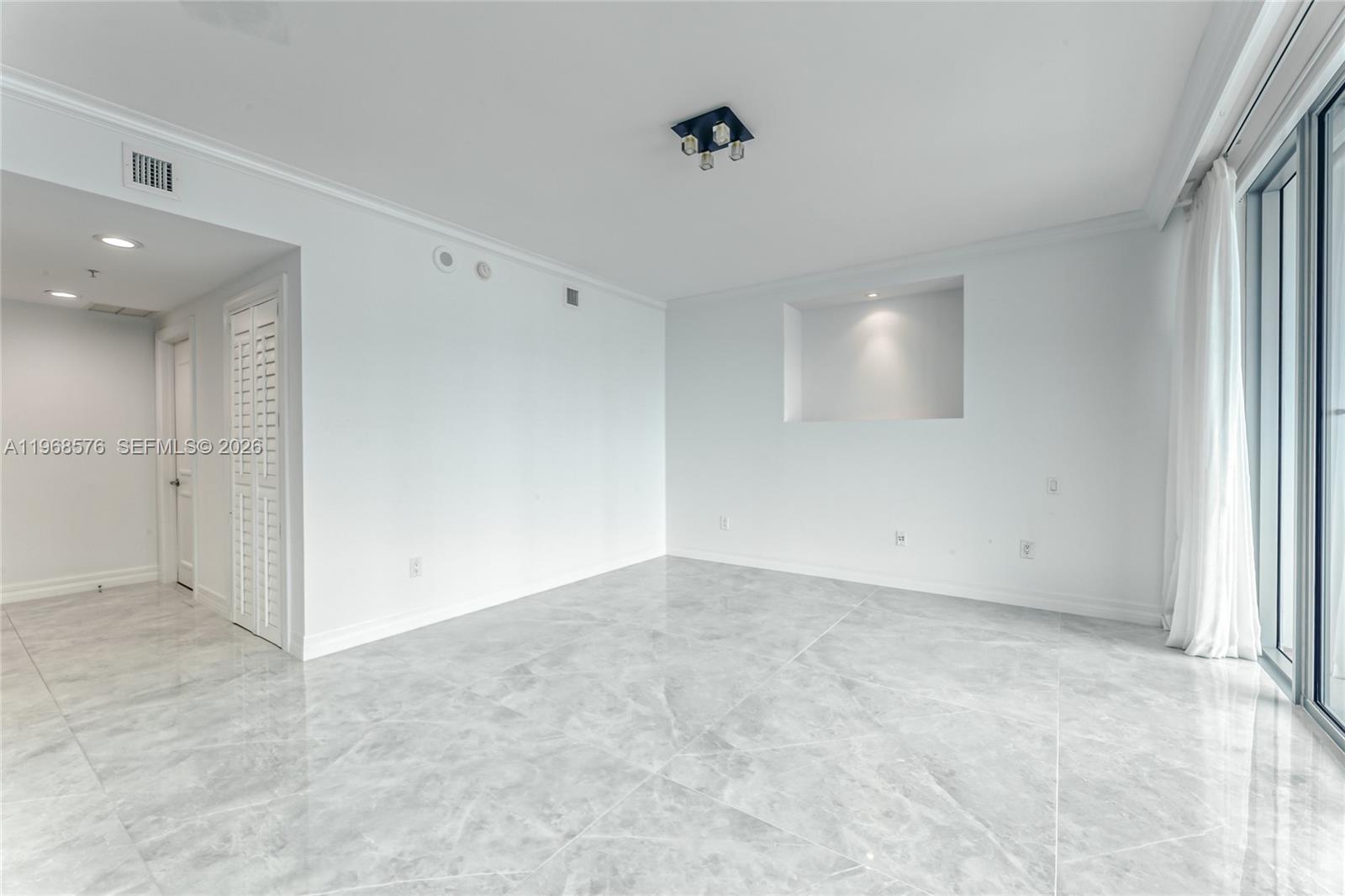 DIPLOMAT OCEANFRONT RESID - Residential