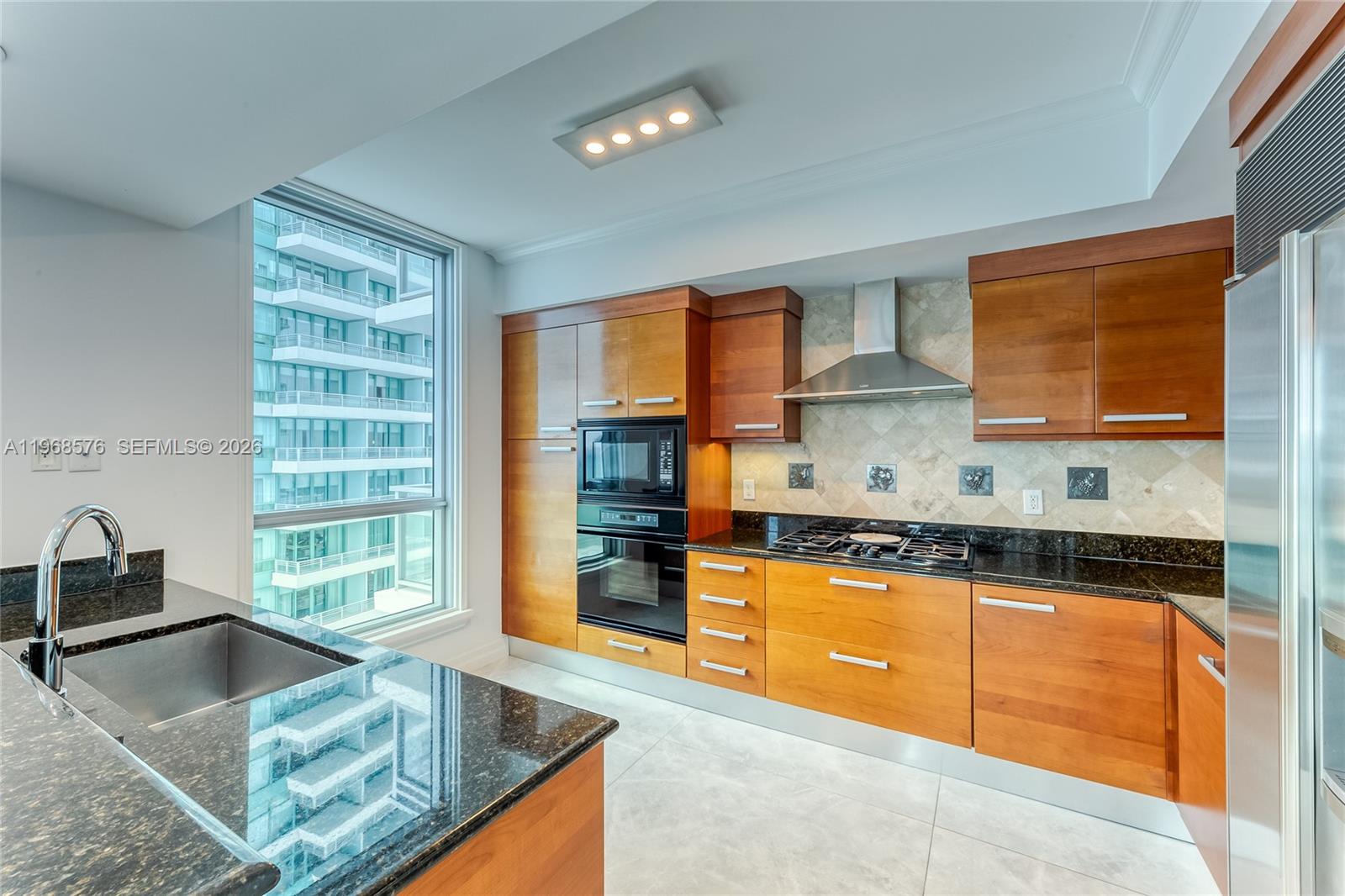 DIPLOMAT OCEANFRONT RESID - Residential