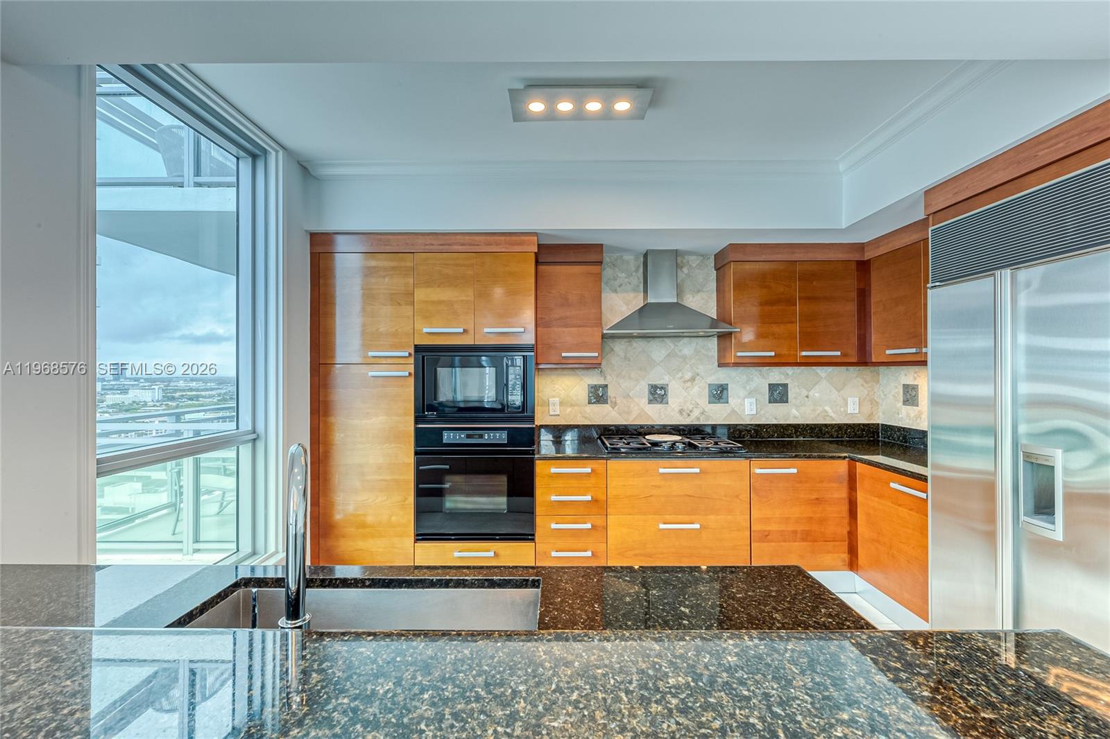 DIPLOMAT OCEANFRONT RESID - Residential