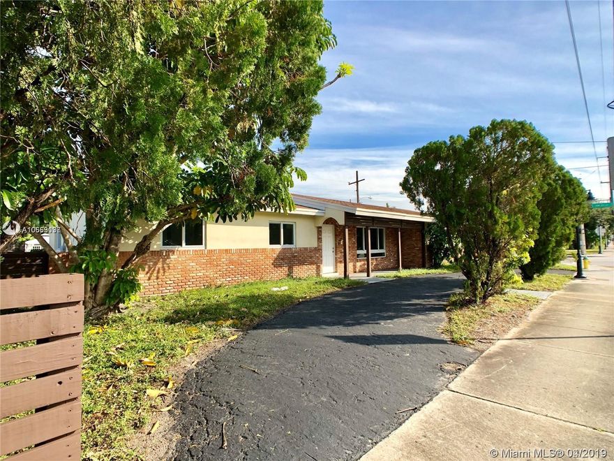 Come and look at this AMAZING single family conner. 3 Bedrooms and 2 Bathrooms. Modern Kitchen, with quartz counter top. New appliances, recessed lights, porcelain floor, with a large open space. It has three bedrooms, and the 2 bathrooms are totally remodeled. 50% of the electrical system of the property is totally new. Covered Garage for 2 Cars and 6 more spaces in driveway. NEW Hurricane Windows has been installed.