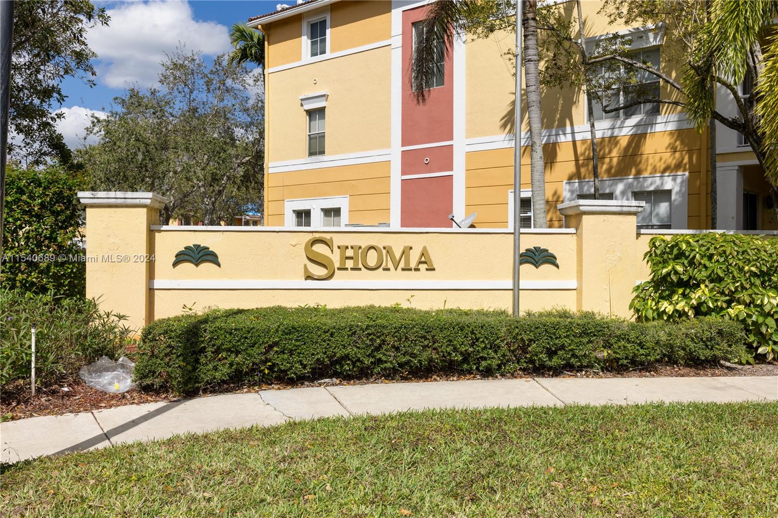 Photo 1 of 2212 Shoma Dr, Royal Palm Beach, Florida, $369,000, Web #: 11540689