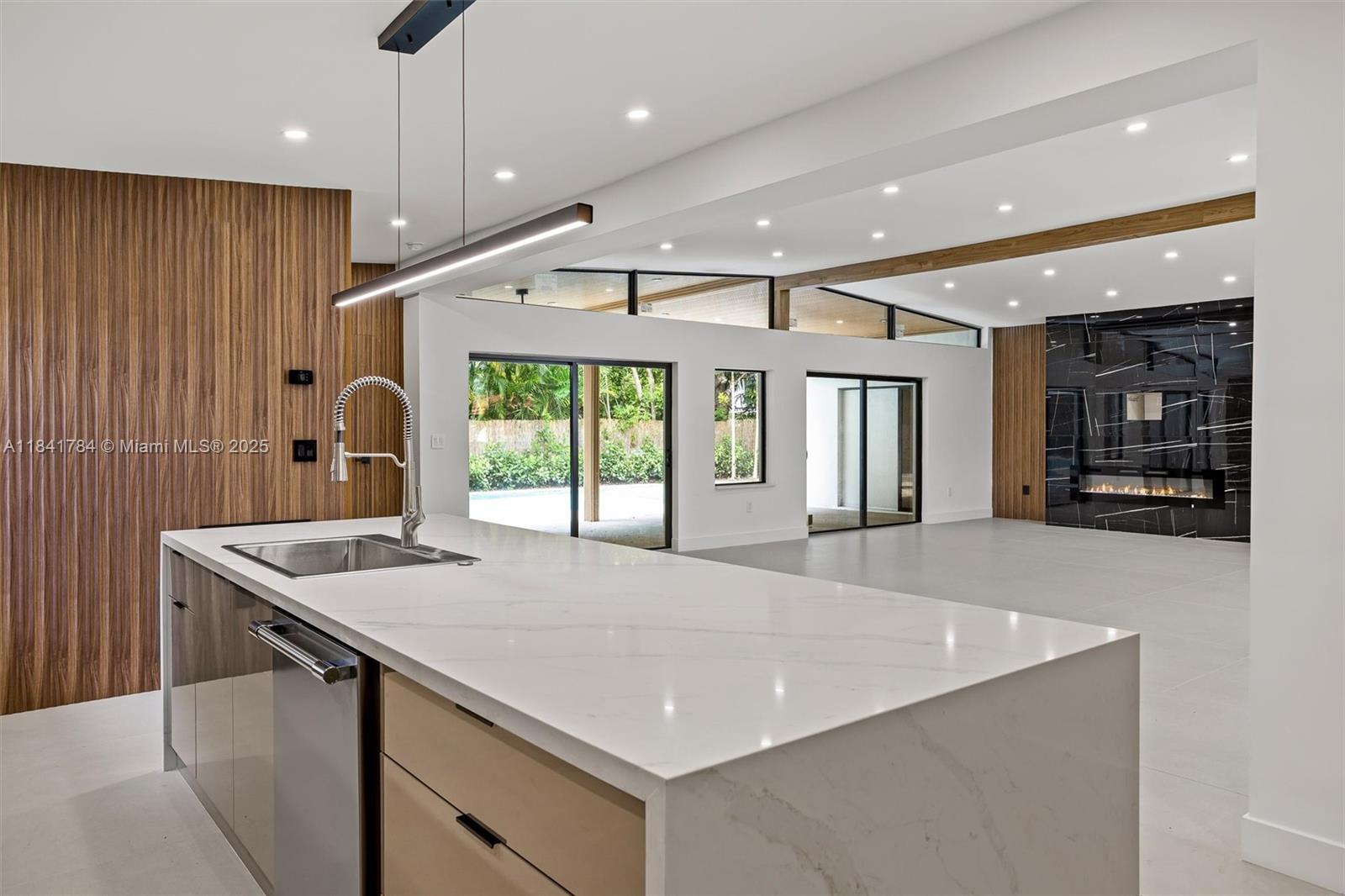 SKY LAKE ENCHANTED GARDEN - Residential