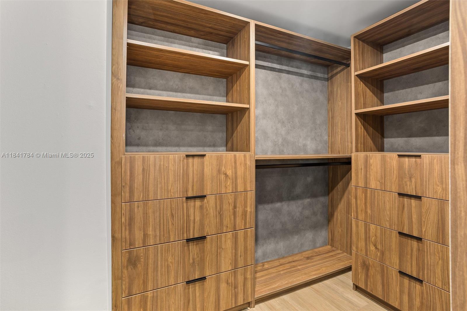 SKY LAKE ENCHANTED GARDEN - Residential