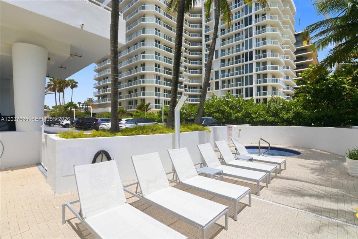 8911 Collins Ave 601