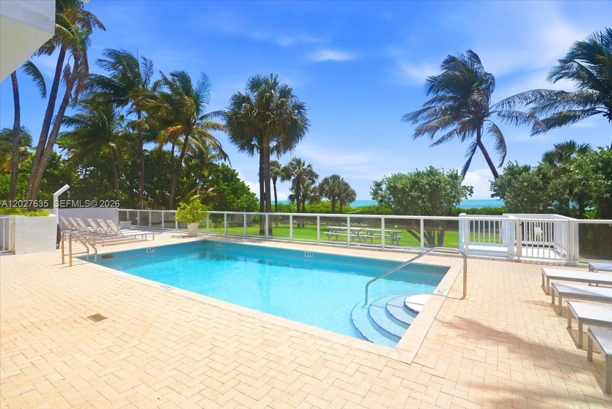 8911 Collins Ave 601