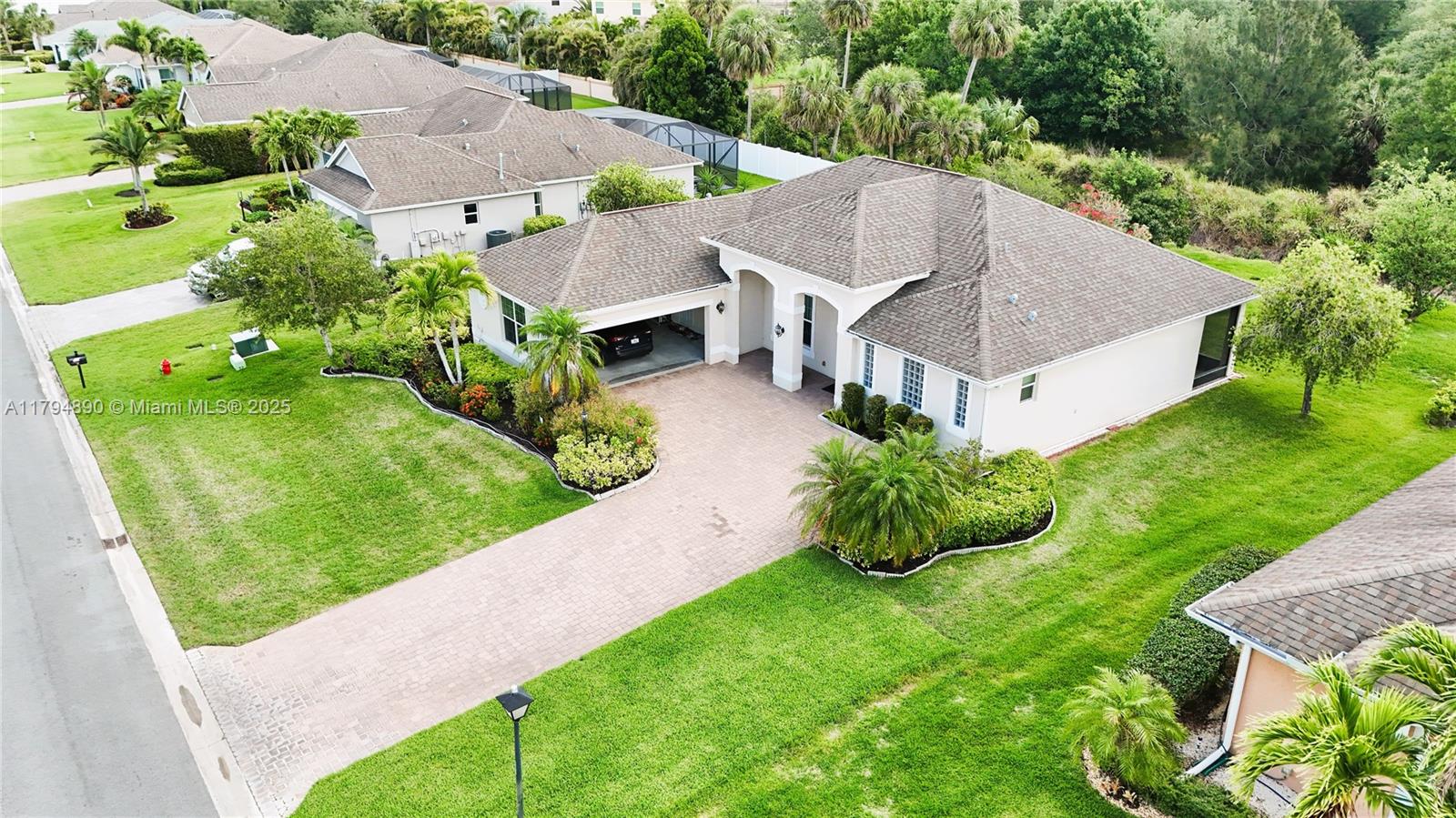 1080 SW Southlakes Way SW, Vero Beach, FL, 32968/$489,900 3 1080 SW Southlakes Way SW