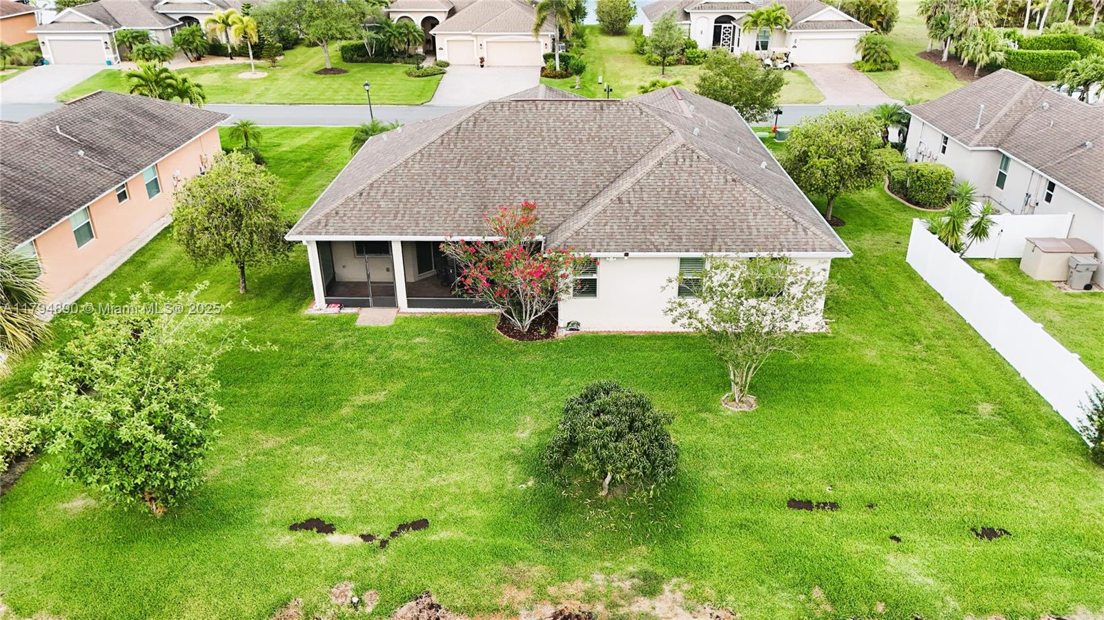 1080 SW Southlakes Way SW, Vero Beach, FL, 32968/$489,900 4 1080 SW Southlakes Way SW
