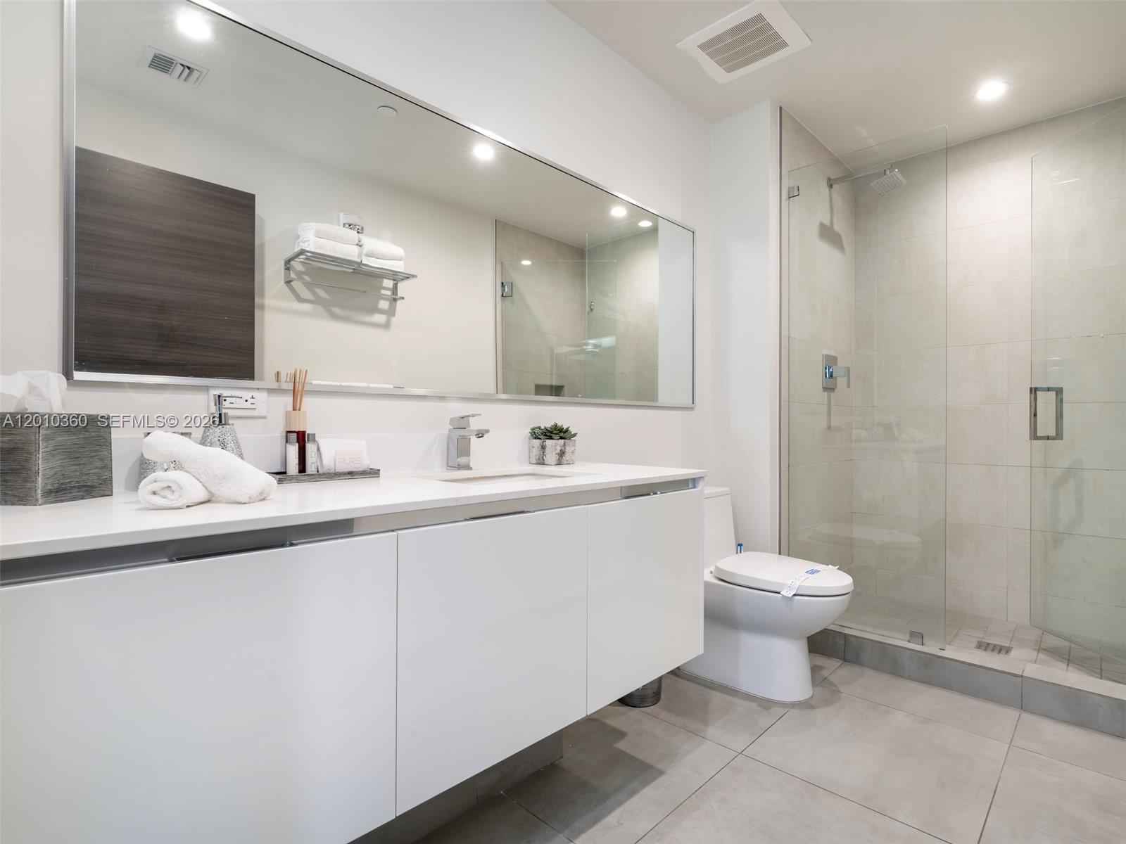 COSTA HOLLYWOOD CONDO - Residential