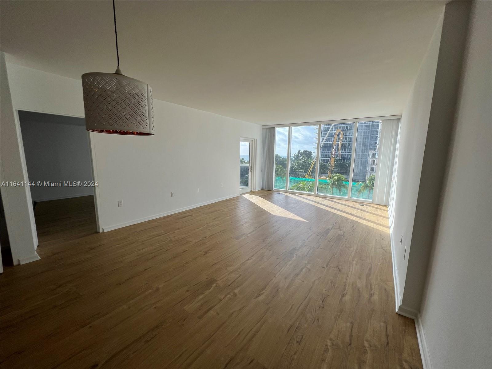 10275 Collins Ave 415