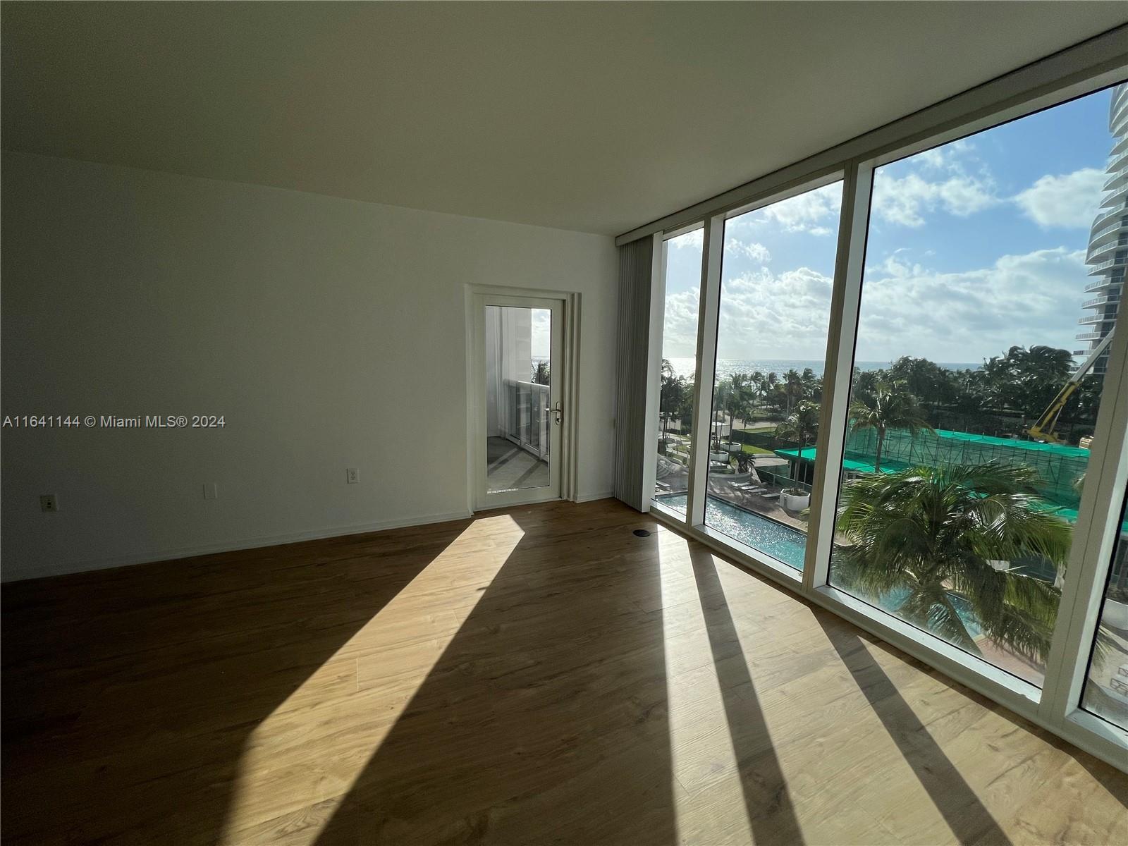 10275 Collins Ave 415