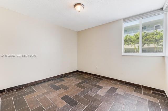 ROND POINT CONDO - Residential