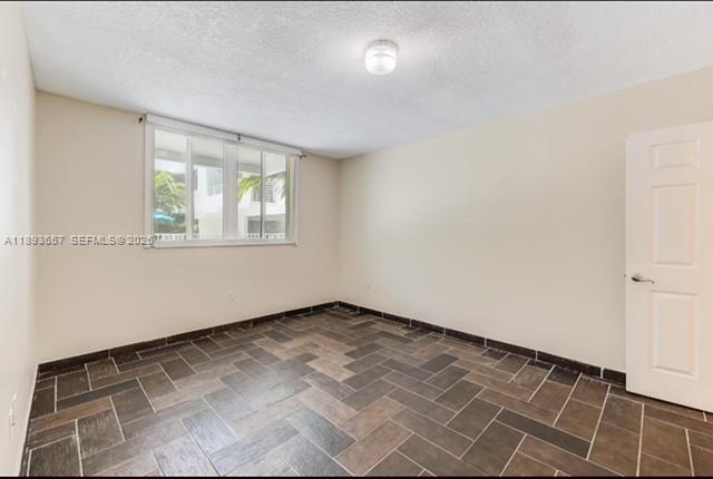 ROND POINT CONDO - Residential