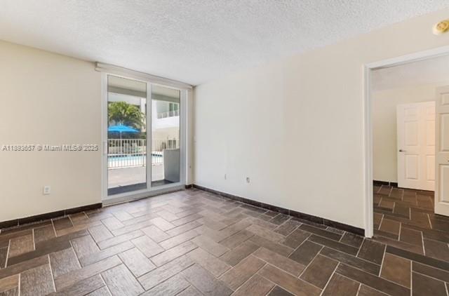 ROND POINT CONDO - Residential