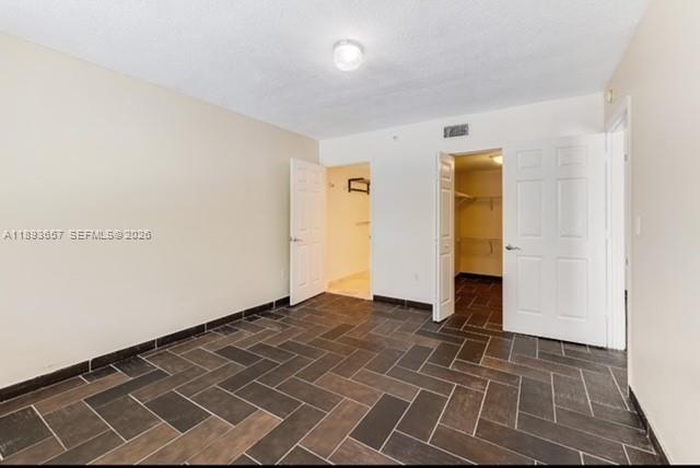 ROND POINT CONDO - Residential