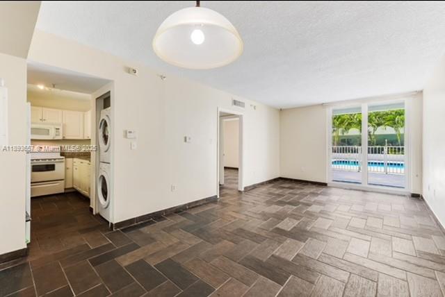 ROND POINT CONDO - Residential