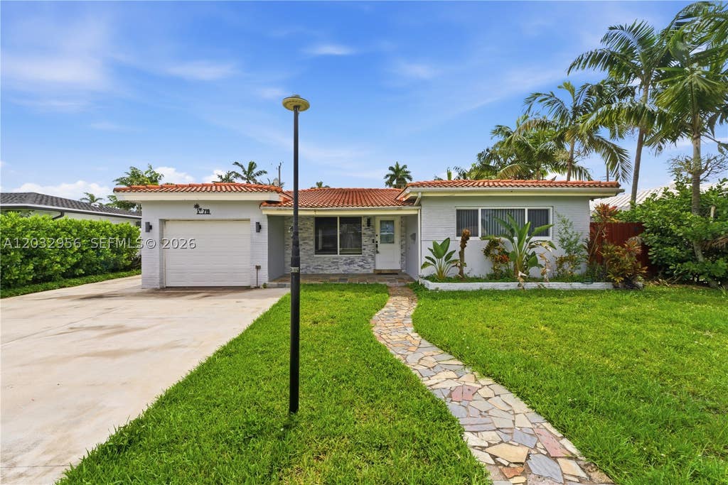 Photo of 719 N 31st Rd, Hollywood, FL 33021 (MLS # A12032956)